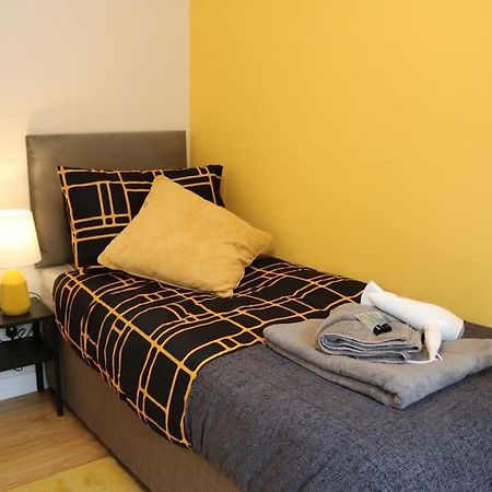 Elegant Room In Stylish House Μίλτον Κέινς Εξωτερικό φωτογραφία
