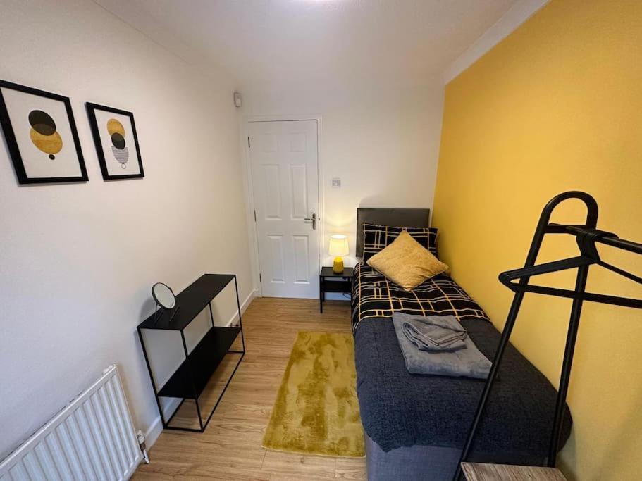 Elegant Room In Stylish House Μίλτον Κέινς Εξωτερικό φωτογραφία