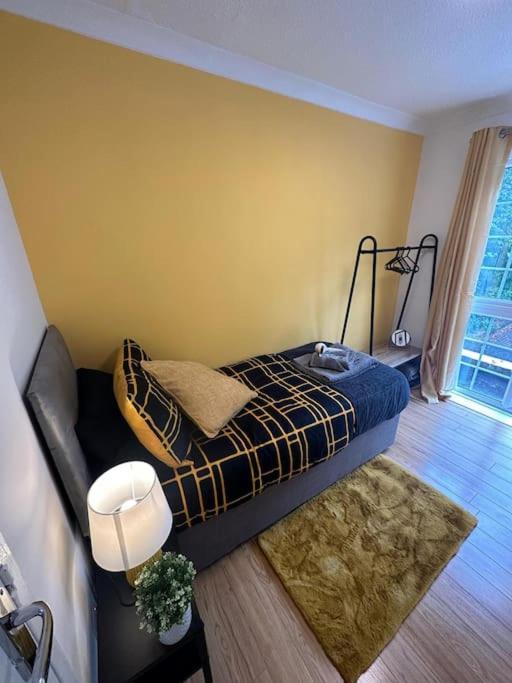Elegant Room In Stylish House Μίλτον Κέινς Εξωτερικό φωτογραφία