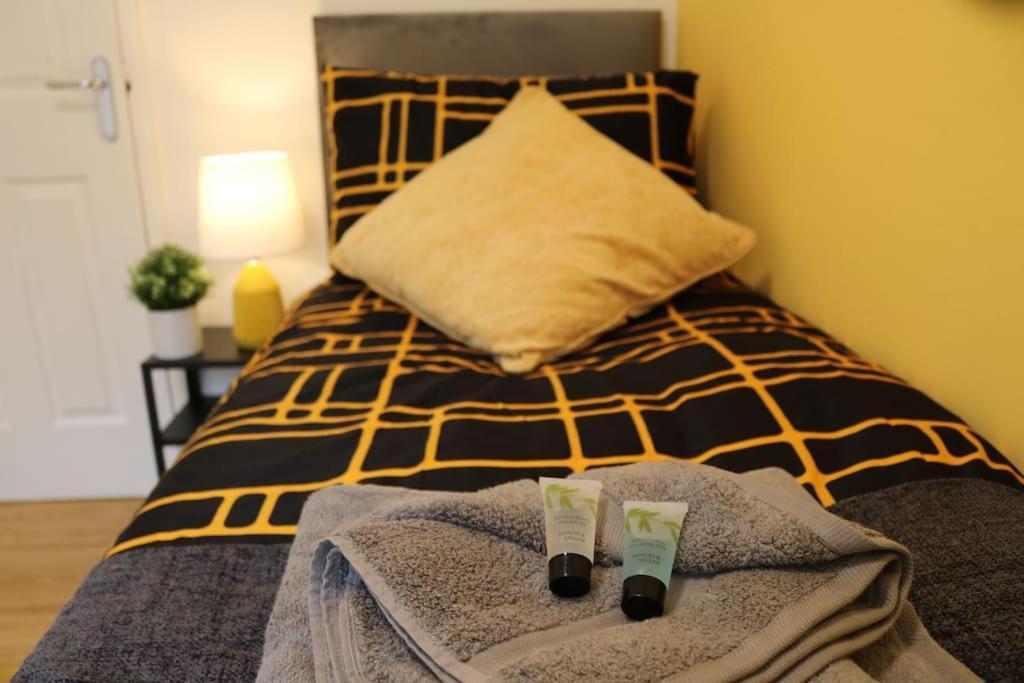 Elegant Room In Stylish House Μίλτον Κέινς Εξωτερικό φωτογραφία