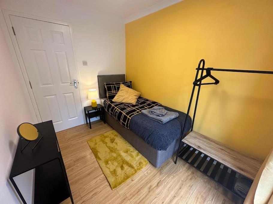 Elegant Room In Stylish House Μίλτον Κέινς Εξωτερικό φωτογραφία